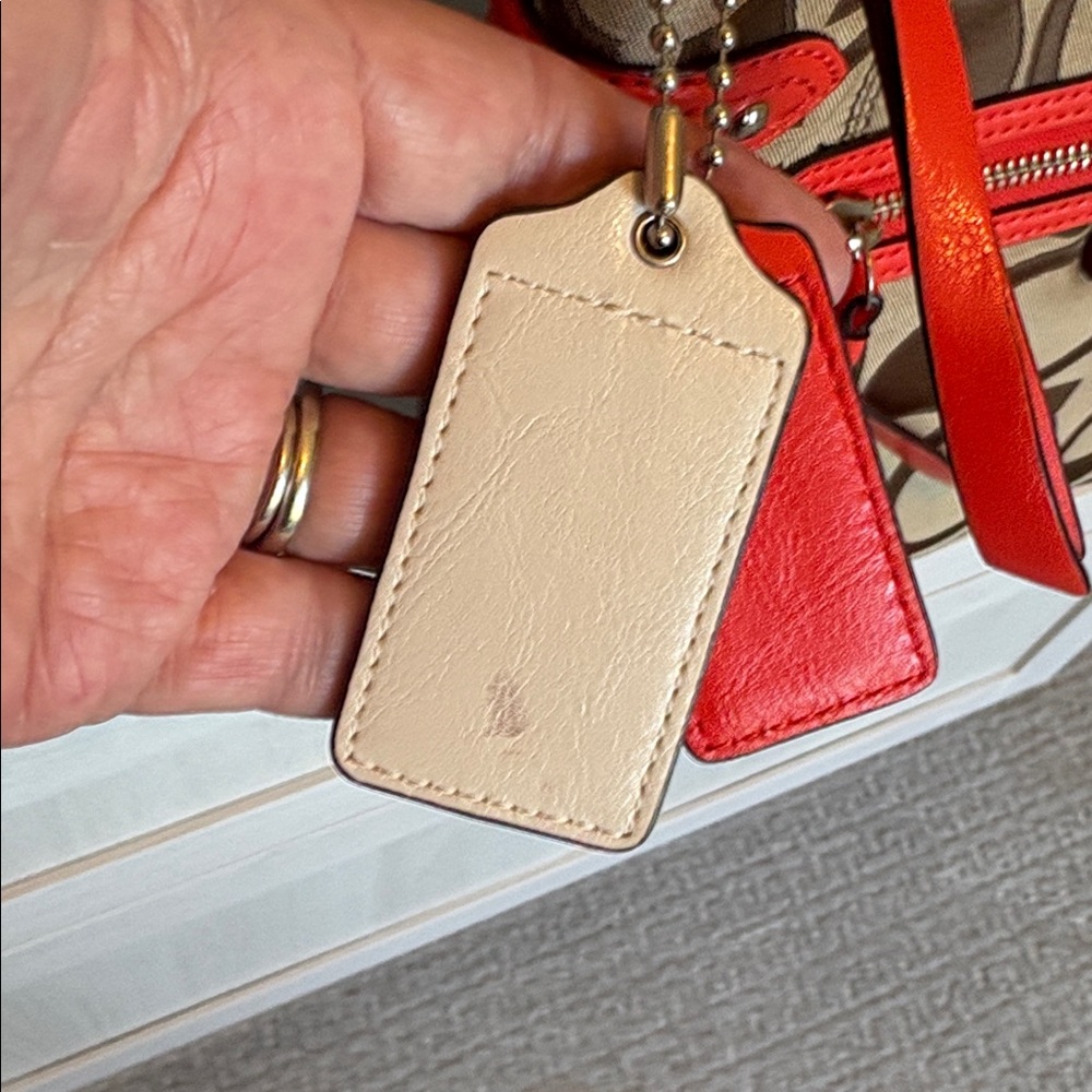 Coach Large Swing Pack Shoulder/Crossbody - Picture 4 of 13